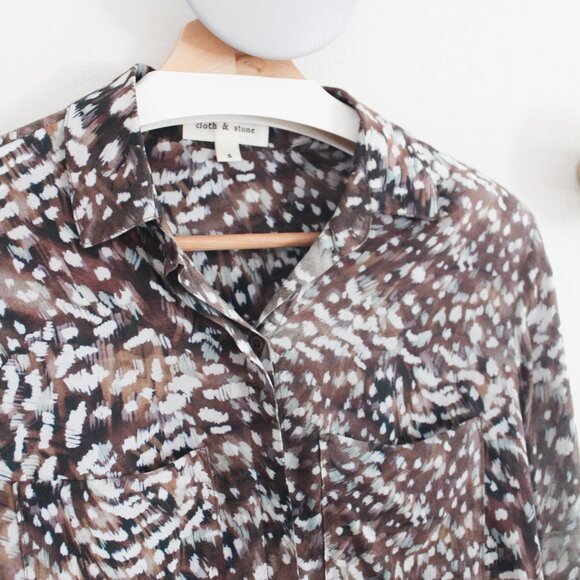 Anthropologie x Cloth & Stone Lightweight Animal Print Long Sleeve Button Down - Picture 3 of 7